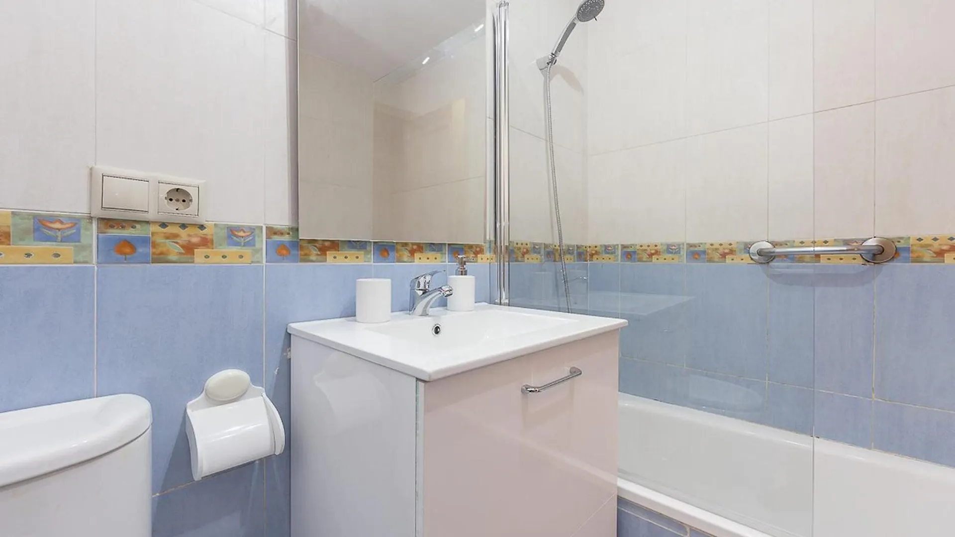 Beach Front Apartment San Luis de Sabinillas Spain